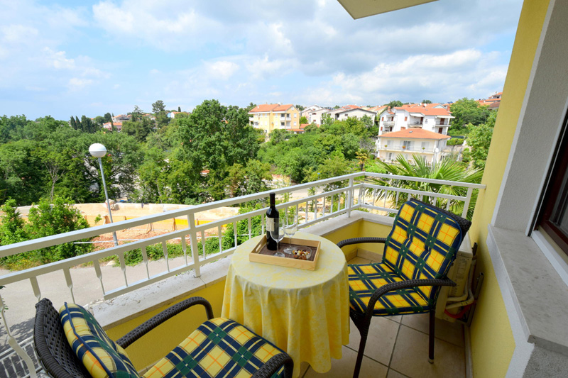 Malinska case vacanza affitto, appartamento con terrazzo a Malinska isola di Krk Croazia