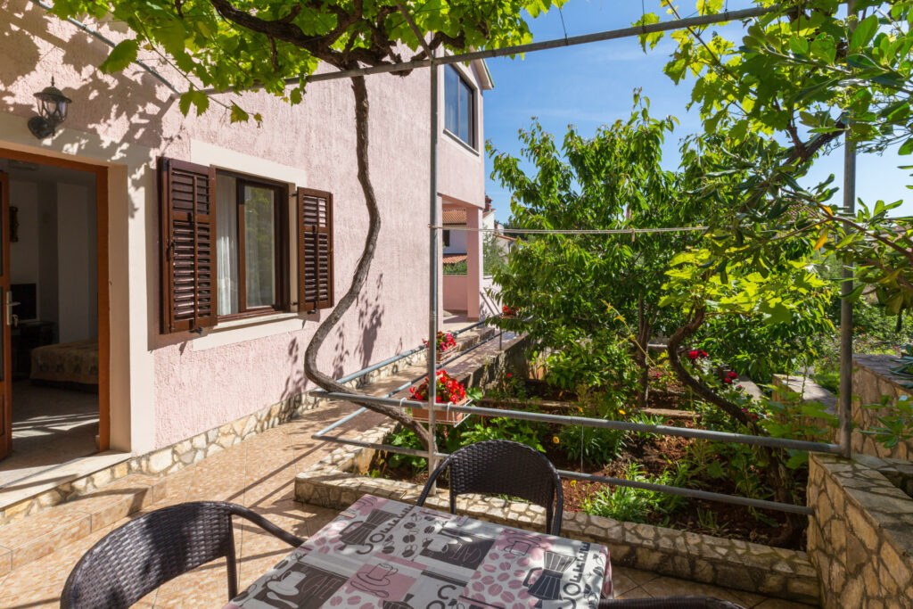 Lussino appartamento con spazio esterno per mangiare, Mali Losinj Croazia case vacanza